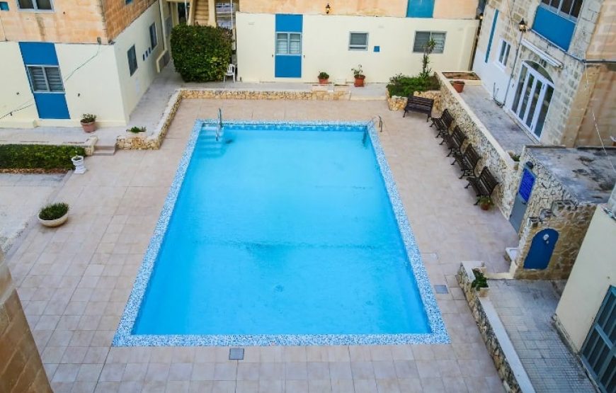 Three bedroom Luxury apartment with Communal Pool